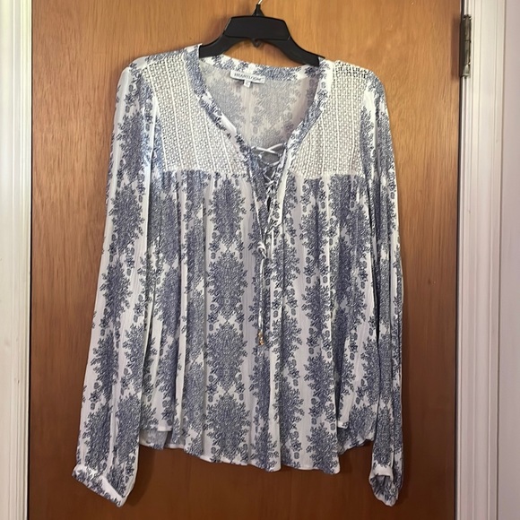 •HEARTLOOM•WHITE/BLUE FLORAL CROCHET LACE UP GAUZE MATERIAL BLOUSE SIZE SMALL - Picture 8 of 8